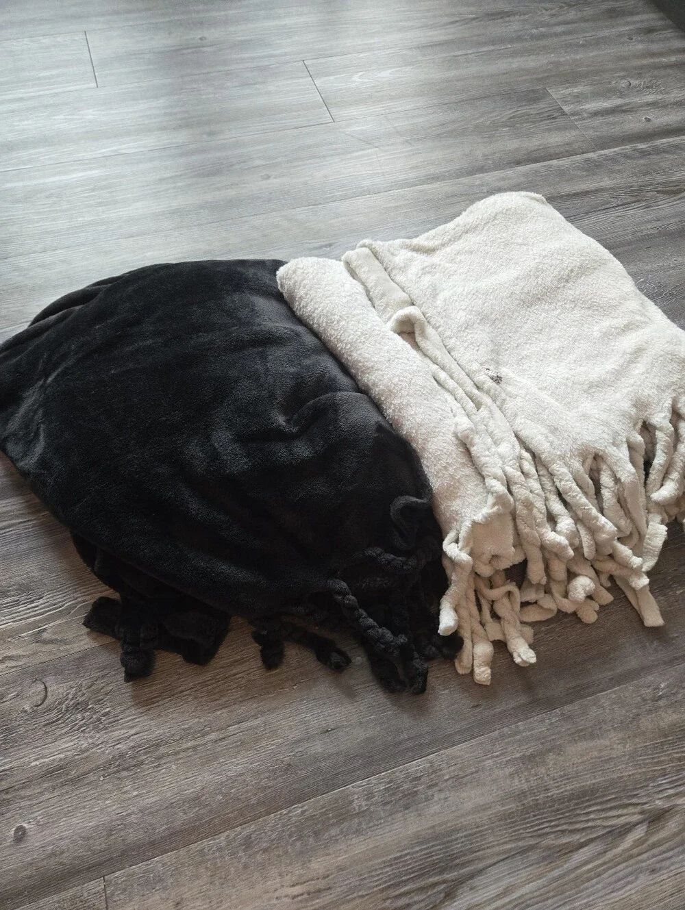 Cozy Plush Throw Blankets - Black and Ivory